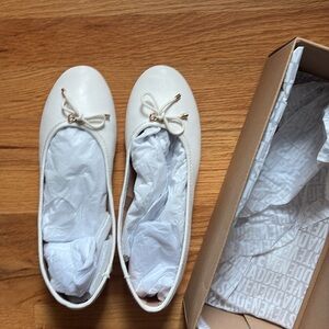 Steve Madden Blossoms White Leather flats